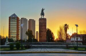 Tiene 18 años, defendió a un amigo y terminó con ocho puntos tras recibir un ladrillazo