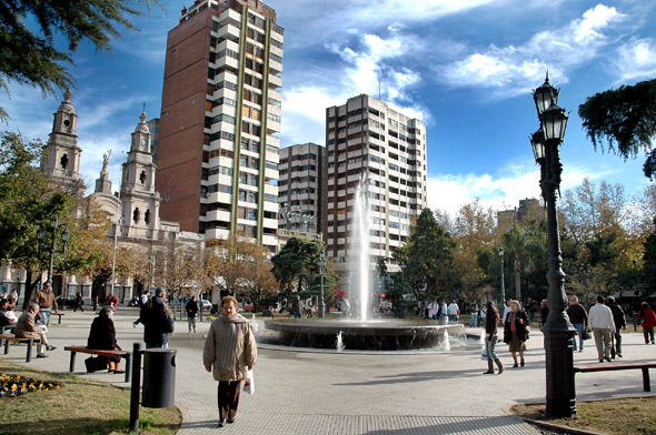 Un siglo de vida y 4 generaciones a su alrededor
